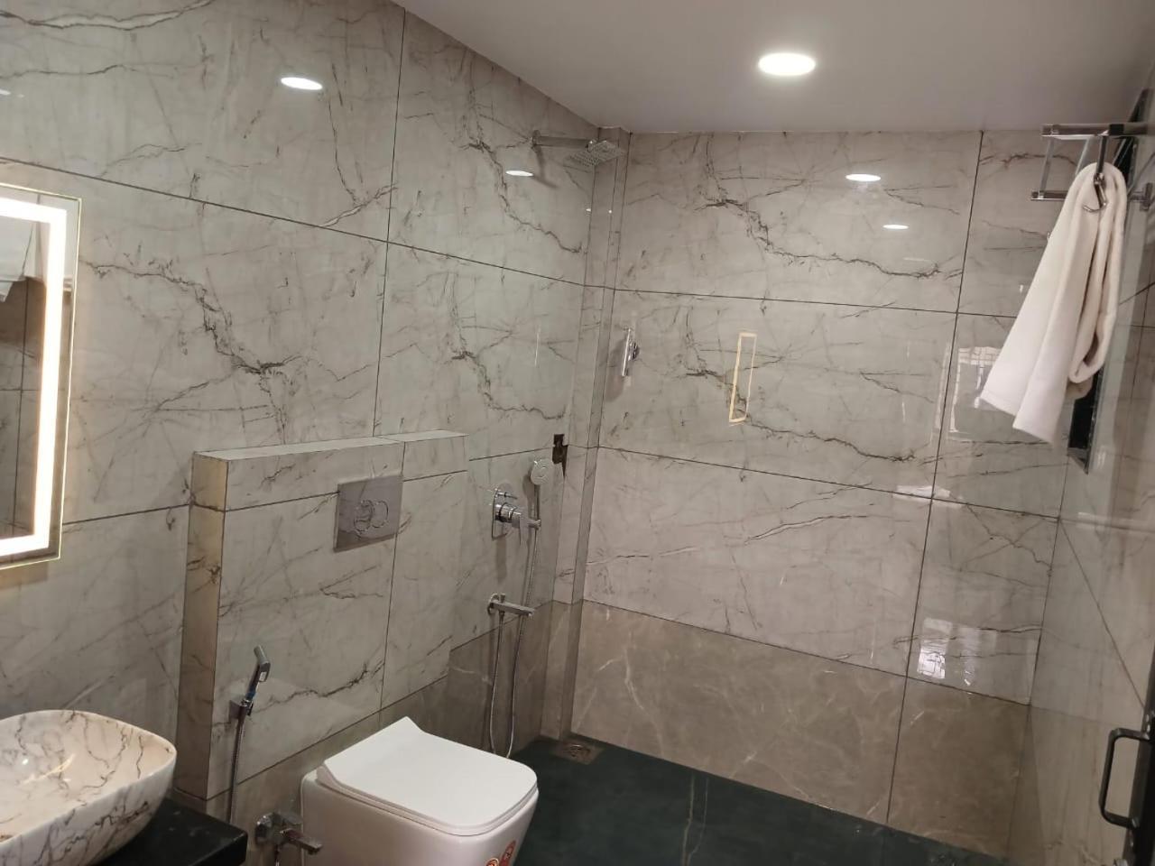 Lavish Villa - 3 Bhk Pool With Lawn Лонавала Екстериор снимка